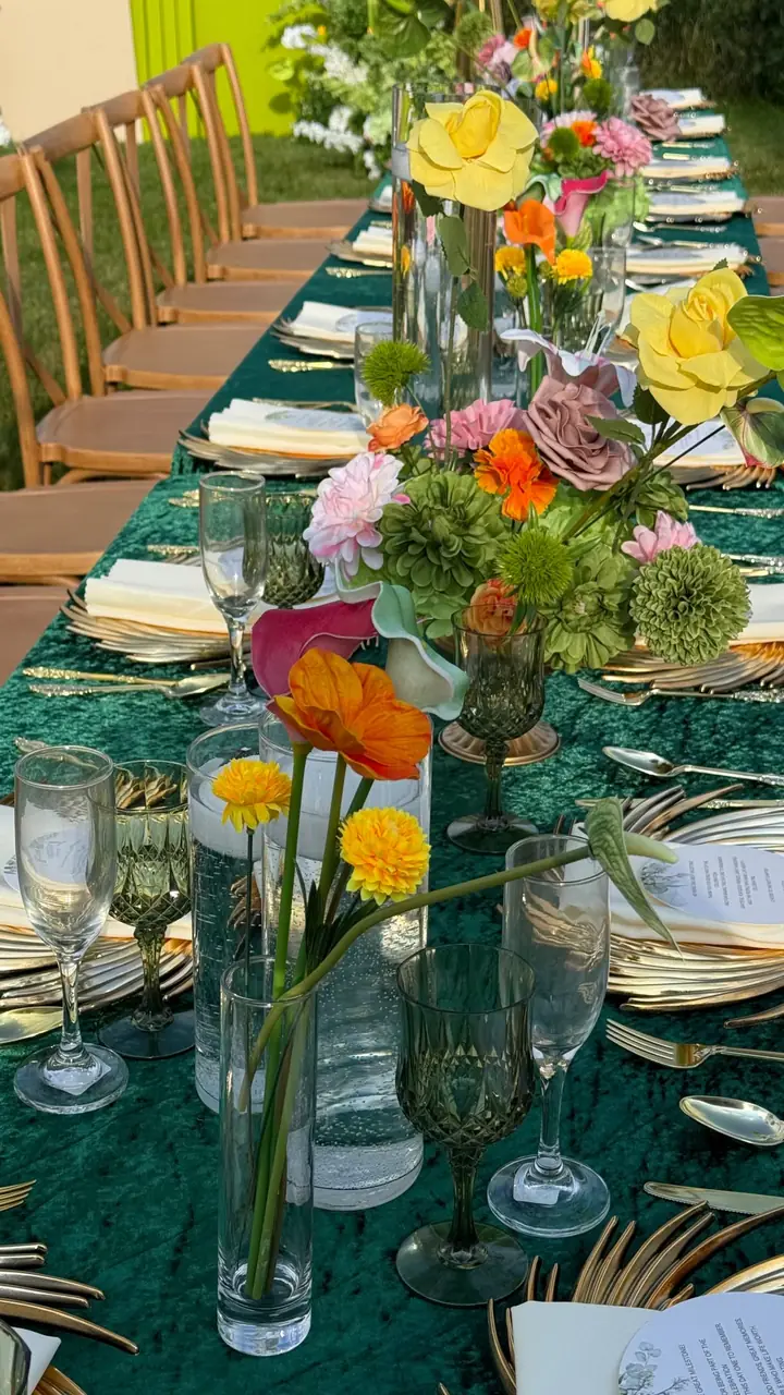 Green and gold 40th birthday dinner table outdoors